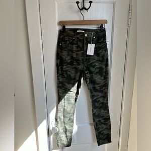 NWT Good American camo skinny jeans